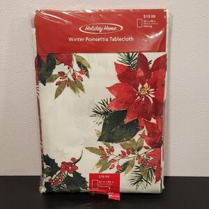 Holiday Home Poinsettia Fabric Tablecloth Oblong 60" X 84"‎  NIP